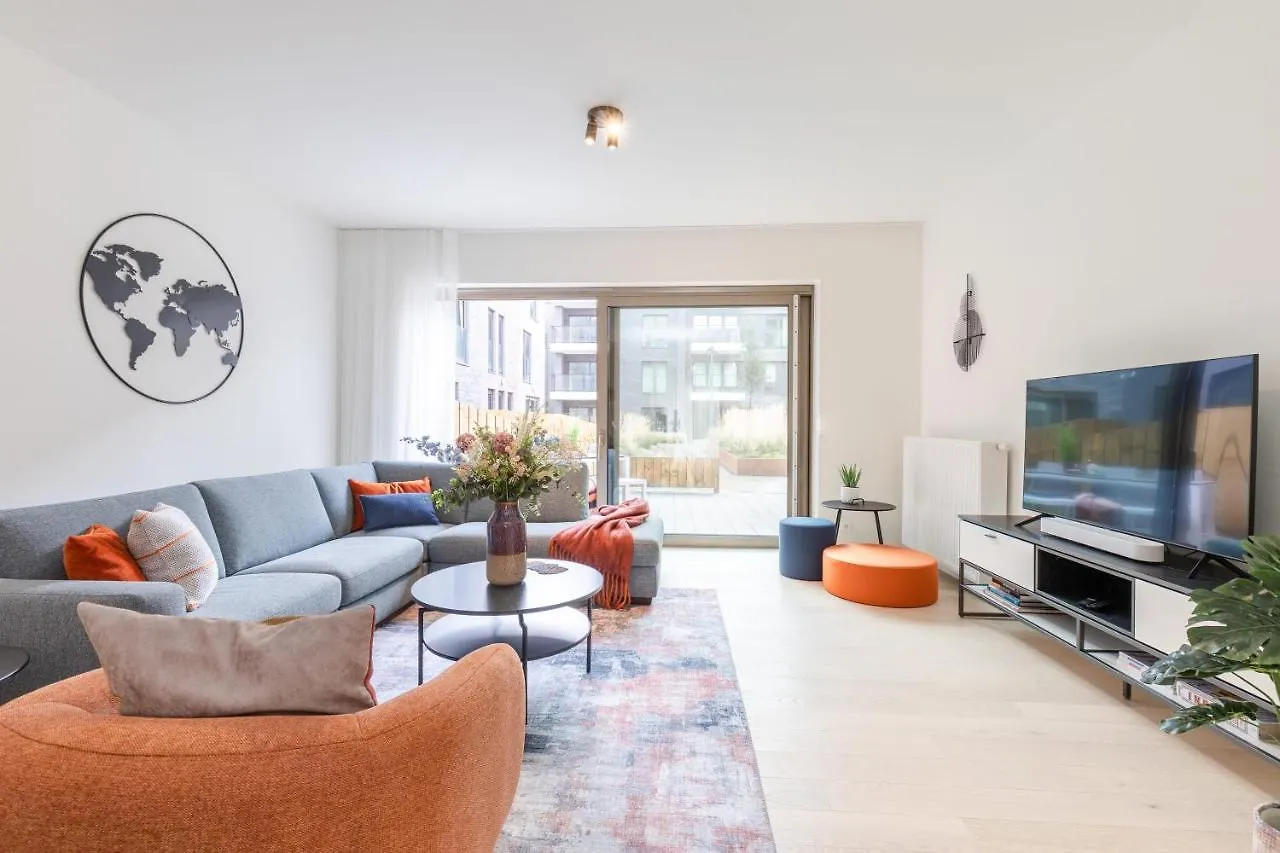Coastal Elegance: Beachside Retreat with Private Parking Ostend