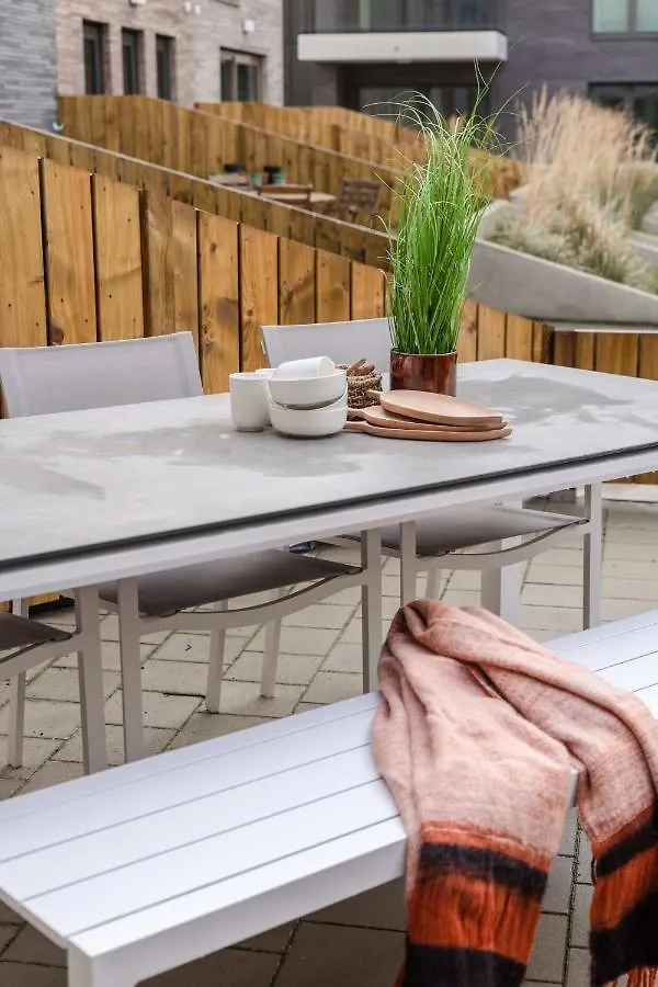 Coastal Elegance: Beachside Retreat with Private Parking Ostend