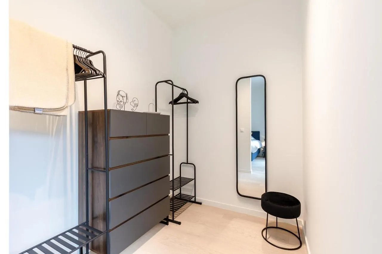 Coastal Elegance: Beachside Retreat with Private Parking Ostend