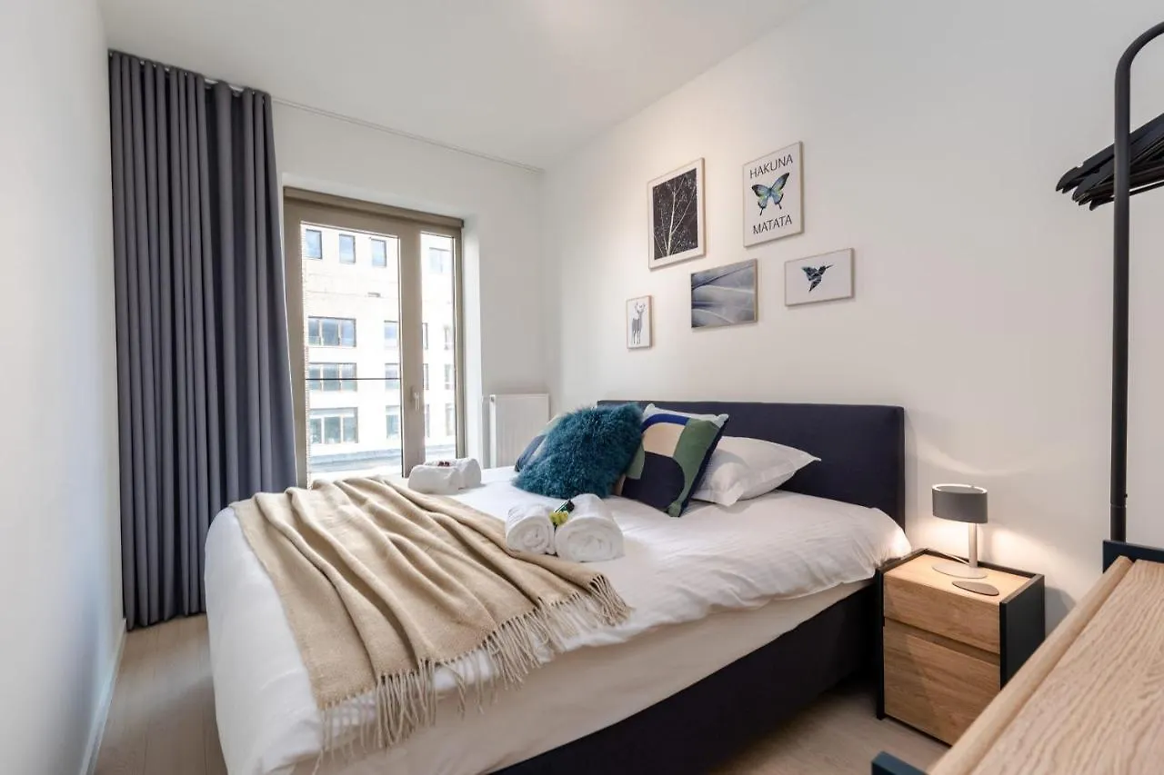 Coastal Elegance: Beachside Retreat with Private Parking Ostend