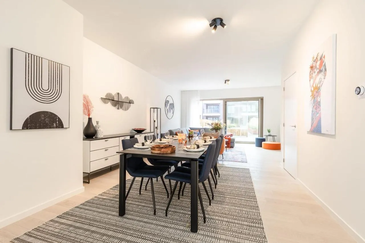 Holiday home Coastal Elegance: Beachside Retreat with Private Parking Ostend
