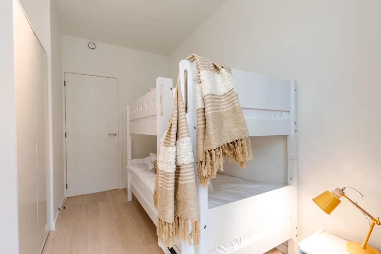 Coastal Elegance: Beachside Retreat with Private Parking Ostend 0*,