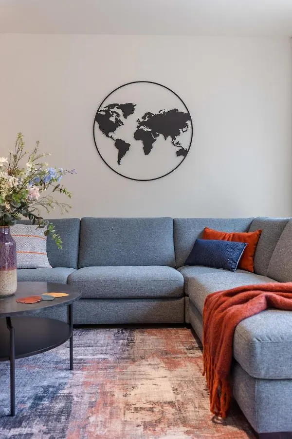 Coastal Elegance: Beachside Retreat with Private Parking Ostend
