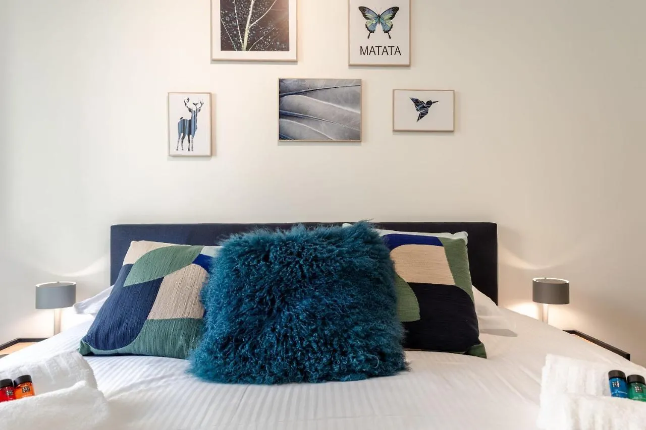 Coastal Elegance: Beachside Retreat with Private Parking Ostend 0*,
