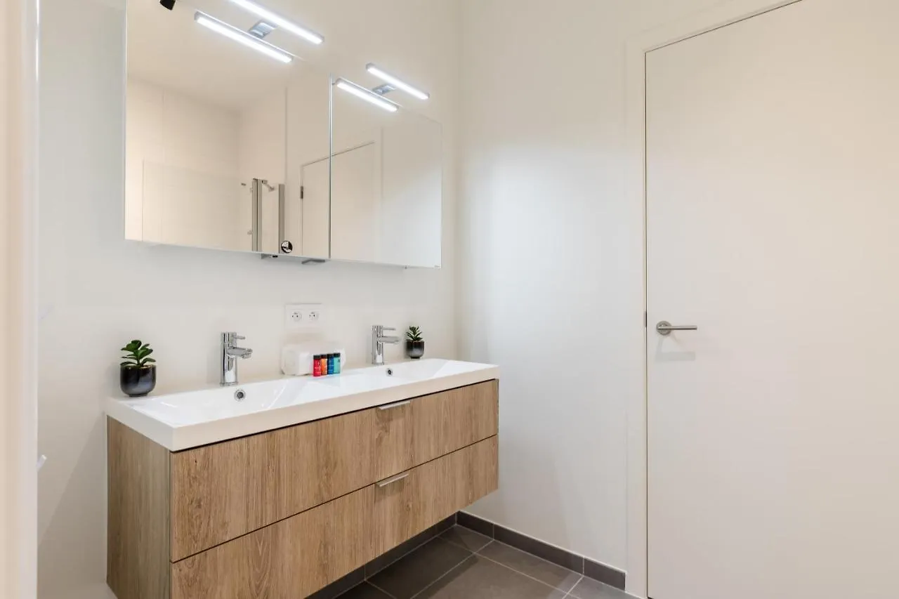 Coastal Elegance: Beachside Retreat with Private Parking Ostend 0*,  Belgium